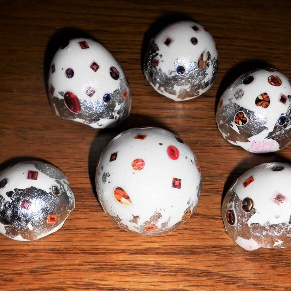 Handmade collages on a set of varnished eggshells - Picture 13 of 16